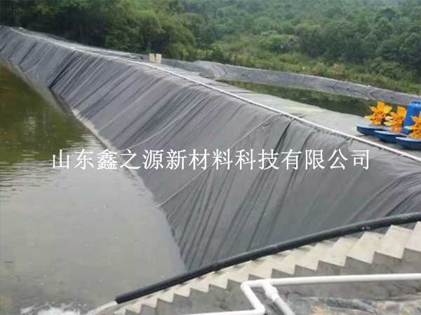問：魚塘養(yǎng)殖防滲膜的周圍可以貼瓷磚嗎？